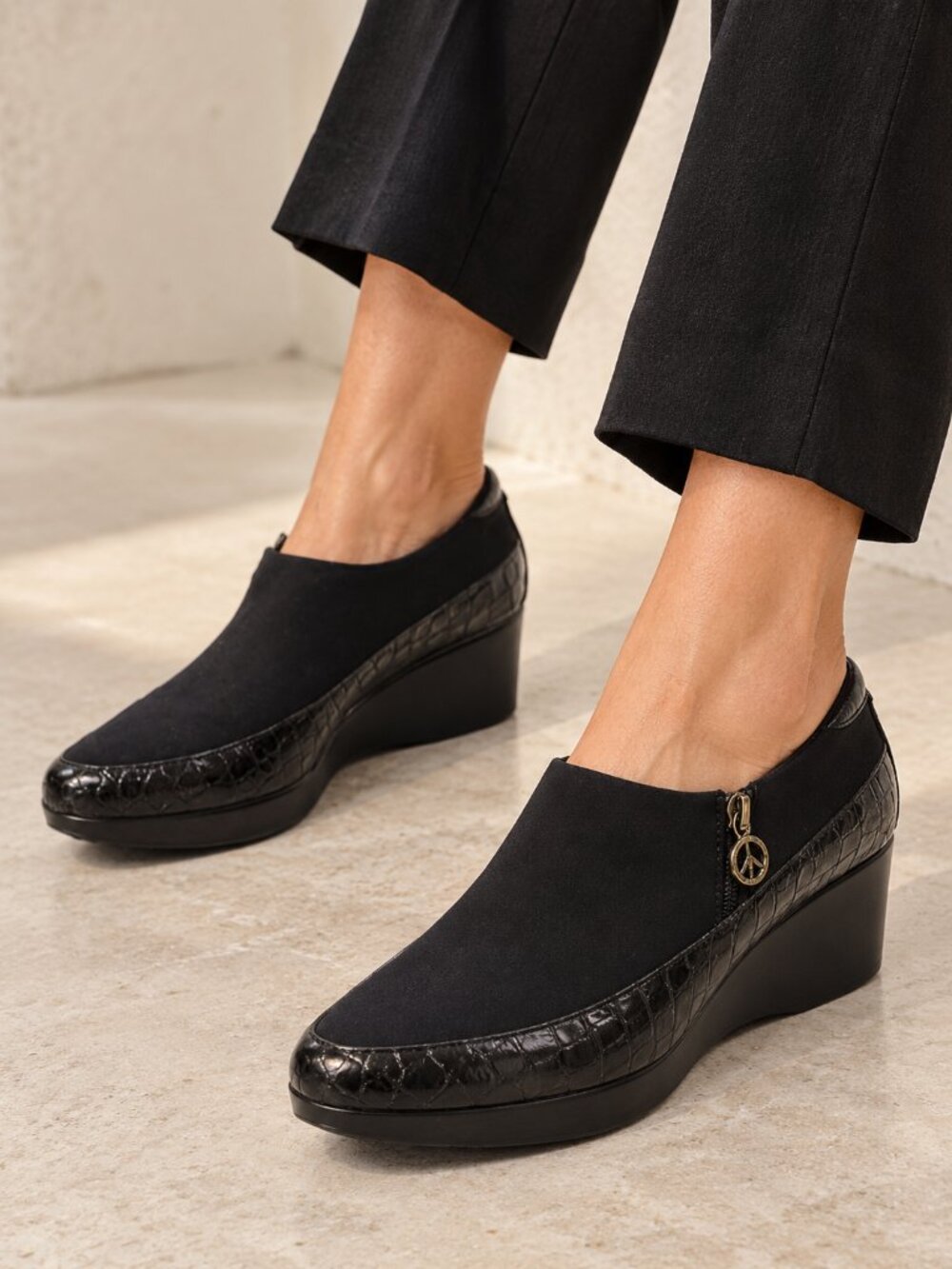 DONALD J PLINER Sana Black Croc Embossed Wedge Bootie Loafer Shoes Chic 9.5